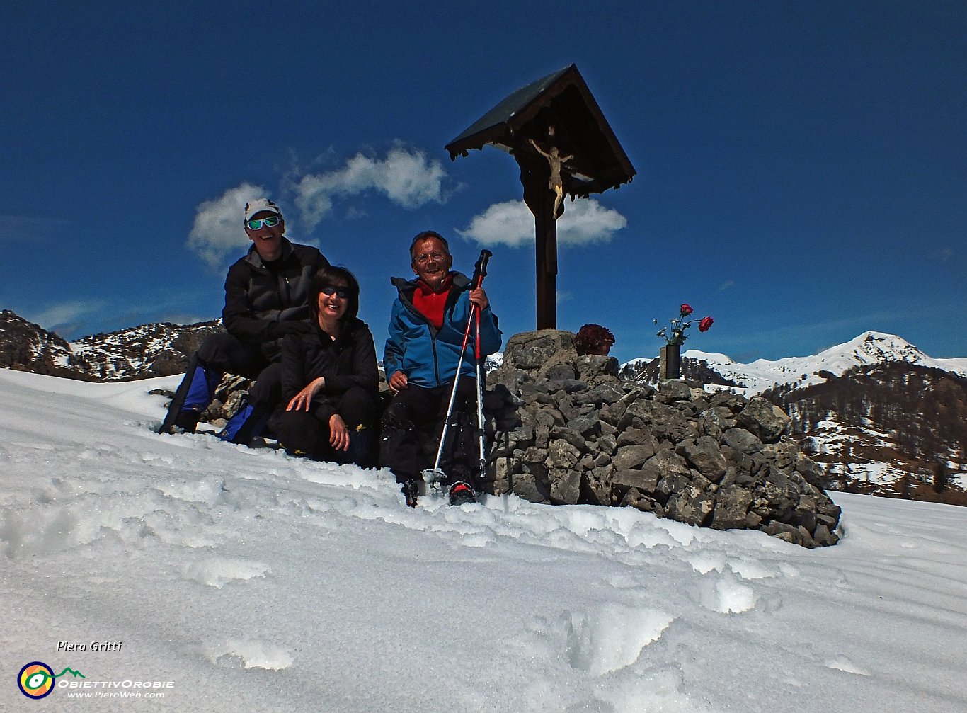 01 Al crocefisso panoramico della 'Sella' (alta) di Avolasio, 1400 m. .JPG